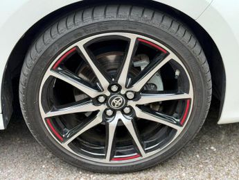 Toyota Yaris 1.5 VVT-h GR SPORT E-CVT Euro 6 (s/s) 5dr