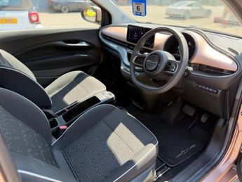 Fiat 500e 42kWh Hatchback 3dr Electric Auto (118 ps)