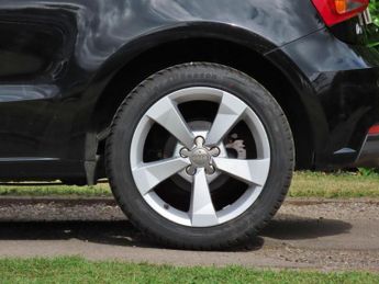 Audi A1 1.0 TFSI Sport Hatchback 3dr Petrol S Tronic Euro 6 (s/s) (Nav) 