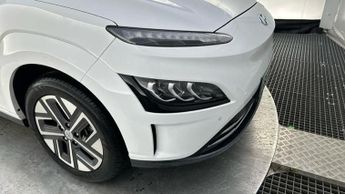 Hyundai KONA 64kWh Premium SUV 5dr Electric Auto (10.5kW Charger) (204 ps)