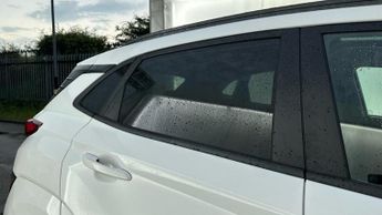 Hyundai KONA 64kWh Premium SUV 5dr Electric Auto (10.5kW Charger) (204 ps)