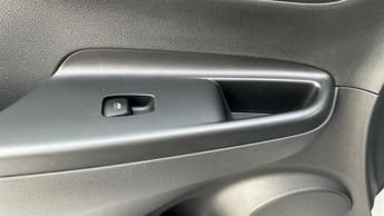Hyundai KONA 64kWh Premium SUV 5dr Electric Auto (10.5kW Charger) (204 ps)