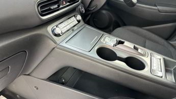 Hyundai KONA 64kWh Premium SUV 5dr Electric Auto (10.5kW Charger) (204 ps)