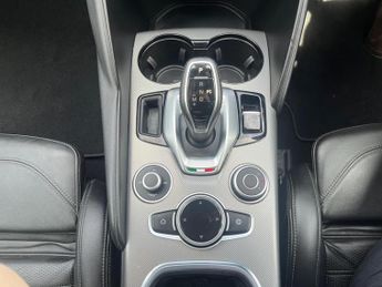 Alfa Romeo Giulia 2.0T Veloce Auto Euro 6 (s/s) 4dr