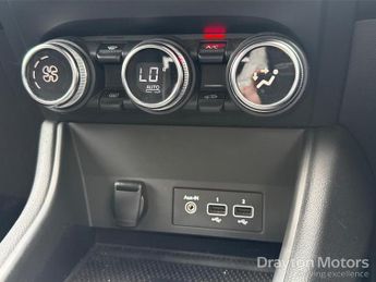 Renault Captur 1.6 E-TECH S Edition SUV 5dr Petrol Hybrid Auto Euro 6 (s/s) (14