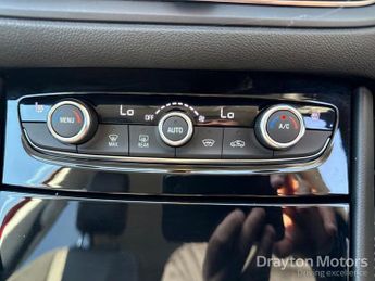 Vauxhall Grandland 1.6 14.2kWh Ultimate SUV 5dr Petrol Plug-in Hybrid Auto Euro 6 (