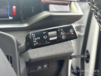 Vauxhall Grandland Electric 73kWh Ultimate SUV 5dr Electric Auto (213 ps)