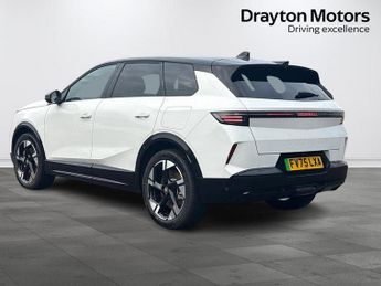 Vauxhall Grandland Electric 73kWh Ultimate SUV 5dr Electric Auto (213 ps)
