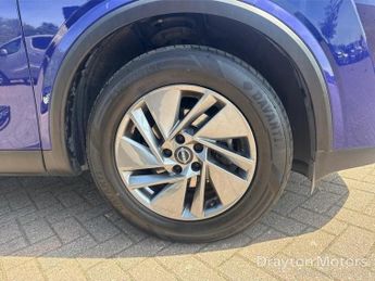 Nissan Qashqai 1.3 DIG-T MHEV Acenta Premium SUV 5dr Petrol Hybrid XTRON Euro 6
