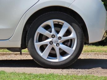 Toyota Yaris 1.5 VVT-h Excel Hatchback 5dr Petrol Hybrid E-CVT Euro 6 (15in A
