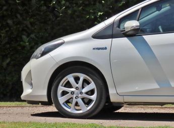 Toyota Yaris 1.5 VVT-h Excel Hatchback 5dr Petrol Hybrid E-CVT Euro 6 (15in A