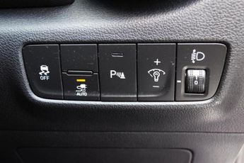 Hyundai KONA 64kWh Premium SUV 5dr Electric Auto (10.5kW Charger) (204 ps)
