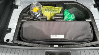 Hyundai KONA 64kWh Premium SUV 5dr Electric Auto (10.5kW Charger) (204 ps)