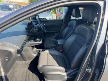 MG MG4 64kWh Trophy Long Range Hatchback 5dr Electric Auto (203 ps)