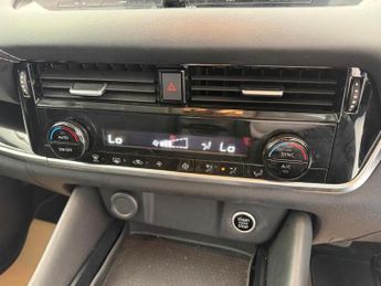 Nissan Qashqai 1.3 DIG-T MHEV N-Connecta SUV 5dr Petrol Hybrid XTRONIC