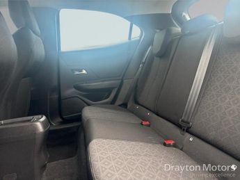Vauxhall Mokka Electric 50kWh SE Premium SUV 5dr Electric Auto (136 ps)