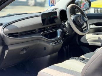 Fiat 500e 42kWh La Prima Hatchback 3dr Electric Auto (118 ps)