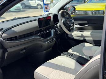 Fiat 500e 42kWh La Prima Hatchback 3dr Electric Auto (118 ps)