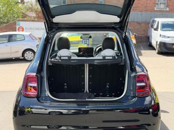Fiat 500e 42kWh La Prima Hatchback 3dr Electric Auto (118 ps)