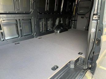 Volkswagen Crafter 2.0 TDI CR35 Commerce Plus Auto 4Motion LWB High Roof Euro 6 (s/