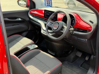 Fiat 500e C 42kWh RED Convertible 2dr Electric Auto (118 ps)