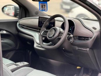 Fiat 500e 42kWh Giorgio Armani Hatchback 3dr Electric Auto (118 ps)