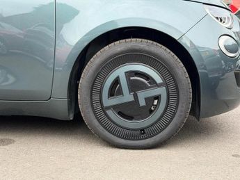 Fiat 500e 42kWh Giorgio Armani Hatchback 3dr Electric Auto (118 ps)