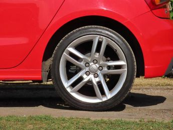 Audi A1 1.4 TFSI S line Sportback 5dr Petrol S Tronic Euro 5 (185 ps)