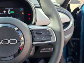 Fiat 600e 54kWh La Prima SUV 5dr Electric Auto (156 ps)