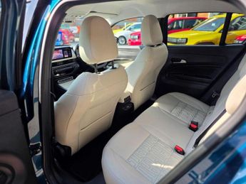 Fiat 600e 54kWh La Prima SUV 5dr Electric Auto (156 ps)