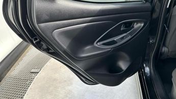 Toyota Yaris 1.5 VVT-h Design Hatchback 5dr Petrol Hybrid E-CVT Euro 6 (s/s) 