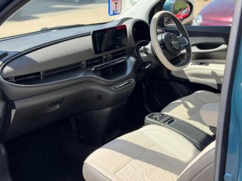 Fiat 500e 42kWh La Prima Hatchback 3dr Electric Auto (118 ps)