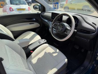 Fiat 500e 42kWh La Prima Hatchback 3dr Electric Auto (118 ps)