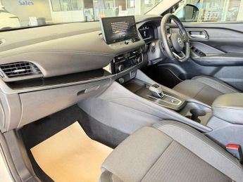 Nissan Qashqai 1.3 DIG-T MHEV N-Connecta SUV 5dr Petrol Hybrid XTRONIC
