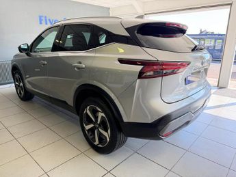 Nissan Qashqai 1.3 DIG-T MHEV N-Connecta SUV 5dr Petrol Hybrid XTRONIC