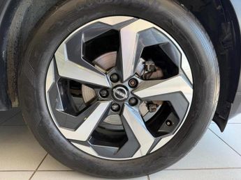 Nissan Qashqai 1.3 DIG-T MHEV N-Connecta SUV 5dr Petrol Hybrid XTRONIC