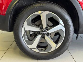 Nissan Qashqai 1.3 DIG-T MHEV N-Connecta SUV 5dr Petrol Hybrid XTRONIC