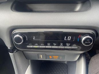 Toyota Yaris 1.5 Hybrid Icon 5dr CVT