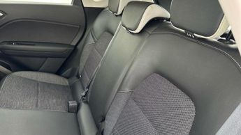 Renault Captur 1.6 E-TECH techno SUV 5dr Petrol Hybrid Auto Euro 6 (s/s) (145 p