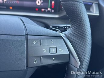 Vauxhall Grandland 1.2 Ultimate SUV 5dr Petrol Hybrid e-DCT Euro 6 (s/s) (145 ps)