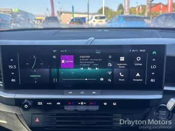 Vauxhall Grandland 1.2 Ultimate SUV 5dr Petrol Hybrid e-DCT Euro 6 (s/s) (145 ps)