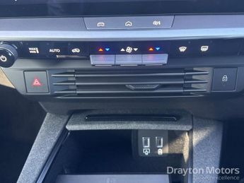 Vauxhall Grandland 1.2 Ultimate SUV 5dr Petrol Hybrid e-DCT Euro 6 (s/s) (145 ps)