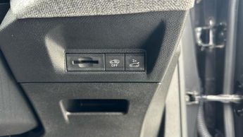 Peugeot E-3008 73kWh GT SUV 5dr Electric Auto (210 ps)