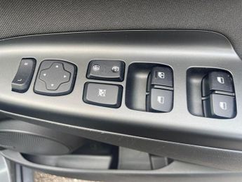 Hyundai KONA 1.6 h-GDi Premium SUV 5dr Petrol Hybrid DCT Euro 6 (s/s) (141 ps