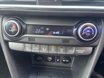 Hyundai KONA 1.6 h-GDi Premium SUV 5dr Petrol Hybrid DCT Euro 6 (s/s) (141 ps