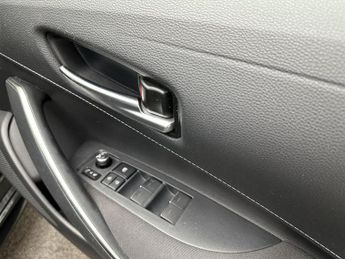 Toyota Corolla Design Vvt-I Hev