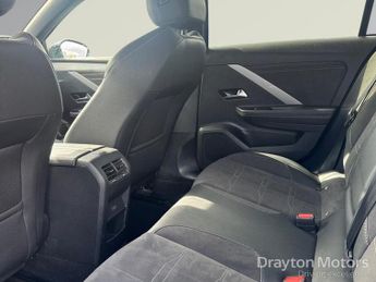 Vauxhall Astra 1.2 Turbo Ultimate Hatchback 5dr Petrol Auto Euro 6 (s/s) (130 p