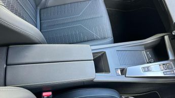 Peugeot 308 308 HAT 1.2 Hybrid 145 GT E-dsc6