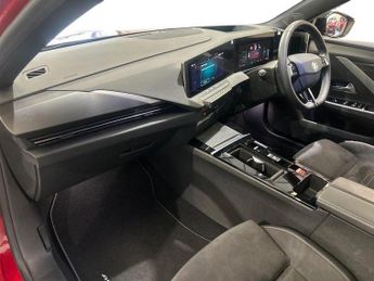Vauxhall ASTRA 1.6 12.4kWh Ultimate Hatchback 5dr Petrol Plug-in Hybrid Auto Eu