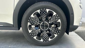 Fiat 600 1.2 MHEV La Prima SUV 5dr Petrol Hybrid e-DCT Euro 6 (s/s) (100 